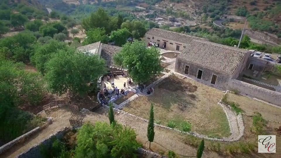 Regia Trazzera Hotel Ragusa Bagian luar foto